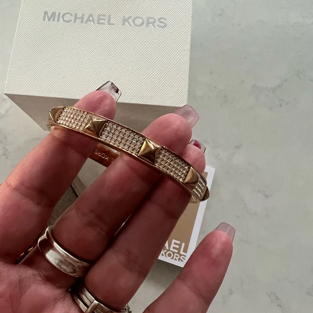 Michael Kors Darci rose gold pave watch and bracelet set - Picture 8 of 8